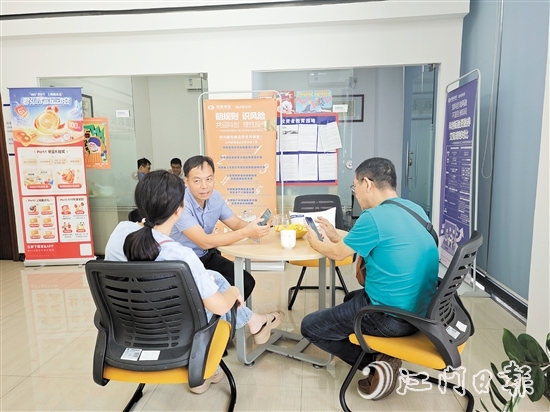 近期營(yíng)業(yè)部新開(kāi)戶數(shù)量激增，客戶咨詢也普遍增加。