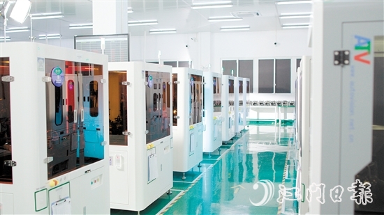 鈞崴電子科技股份有限公司生產(chǎn)車間。