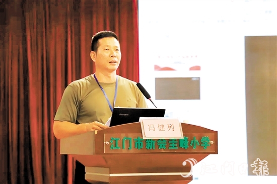 馮健列每年都會到學(xué)校、企業(yè)、村居開展國防宣傳。