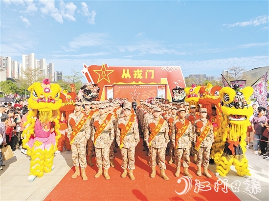 鶴山入伍新兵展現(xiàn)良好精神風(fēng)貌。