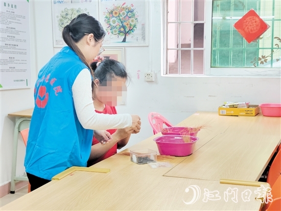 在項目組的用心指導下，小燕的就業(yè)技能越來越嫻熟了。