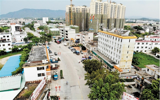 赤坎鎮(zhèn)中心商鋪外立面改造前