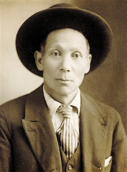 圖為陳宜禧玄孫女陳麗娜新發(fā)現(xiàn)的陳宜禧肖像照。趙可義