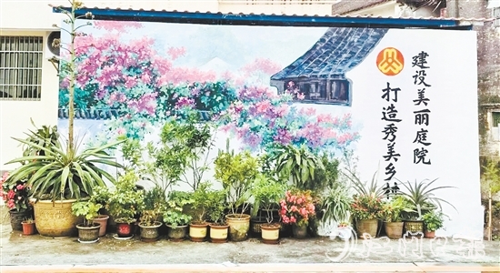 大崗村“美麗庭院”主題墻繪為村莊增色不少。