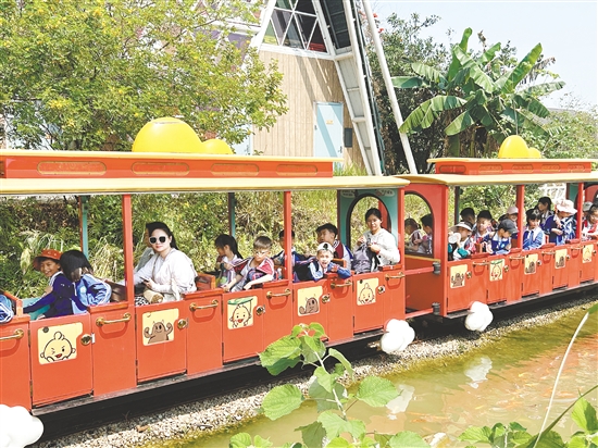 佛山學(xué)子到江門古勞水鄉(xiāng)旅游區(qū)開(kāi)展研學(xué)活動(dòng)。