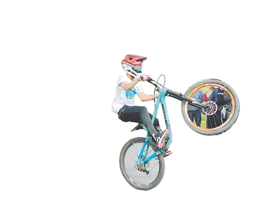 自行車特技表演，讓觀眾感受自行車運動的激情。李銀換