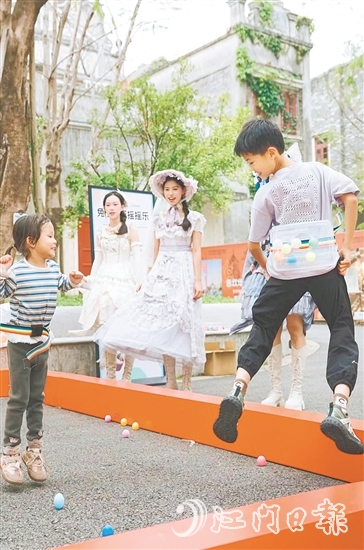 “五一”假期，赤坎華僑古鎮(zhèn)將開展“魔幻彩蛋季”活動，市民、游客可在堤東路露天小劇場與NPC互動。