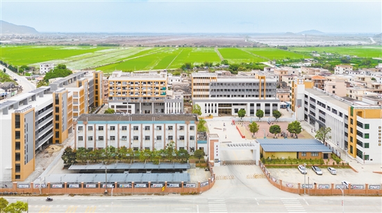 赤溪中學(xué)二期工程項(xiàng)目總投資約1870萬元，將于今年9月前建成使用。