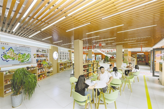 水步美麗圩鎮(zhèn)客廳、人才驛站定期舉辦各種主題展覽。