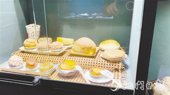 古埠奇石館展出的”下午茶三點(diǎn)三奇石“。