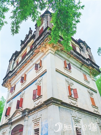 升峰樓保存完好，游客可以從樓內(nèi)保留下來(lái)的用品，了解前人的生活。