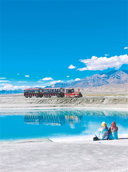 大柴旦翡翠湖。