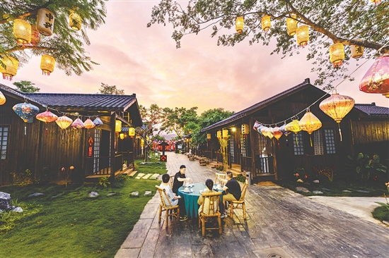 盤活閑置校舍，建設(shè)特色項(xiàng)目——古韻樹廬，豐富游客體驗(yàn)。