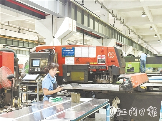 高美空調(diào)生產(chǎn)線經(jīng)過數(shù)字化改造后，生產(chǎn)效率提升顯著，生產(chǎn)流程得到優(yōu)化。