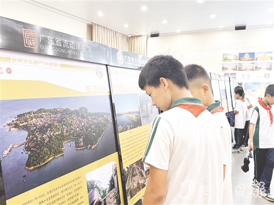 本次展覽系統(tǒng)展示中國擁有的包括“開平碉樓與村落”在內(nèi)的59項(xiàng)世界文化遺產(chǎn)、自然遺產(chǎn)及文化與自然雙重遺產(chǎn)。