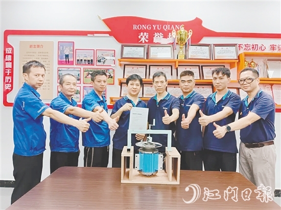 獲得國家實用新型專利的一種加捻機(jī)使用電機(jī)的拆卸裝置，由銀都拉瑪?shù)囊痪€員工和技術(shù)骨干等共同完成。