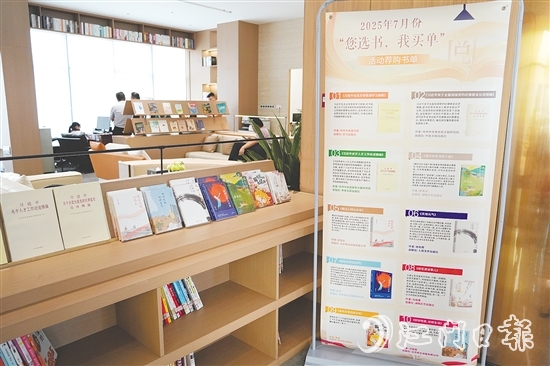 開平市城投集團(tuán)新時(shí)代文明實(shí)踐點(diǎn)設(shè)有休閑閱覽區(qū)和共享辦公場所，上架圖書約5000冊(cè)。