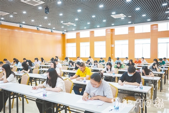 來自開平全市工會系統(tǒng)的經(jīng)審業(yè)務(wù)骨干同臺競技，上演一場精彩的專業(yè)技能“大練兵”。