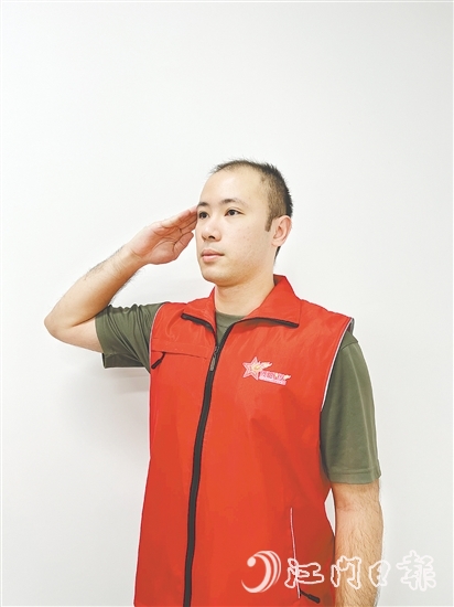 曾煥鴻用315小時(shí)的志愿服務(wù)時(shí)長，在基層一線寫下了退役軍人的擔(dān)當(dāng)。