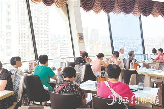 新僑都旋轉(zhuǎn)西餐廳得到江門人的認(rèn)可。