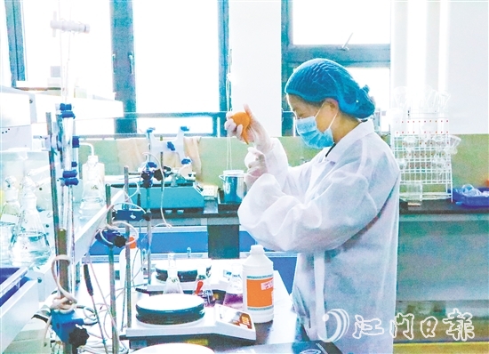 寶德利的研發(fā)人員在實(shí)驗(yàn)室攻堅(jiān)技術(shù)難題。