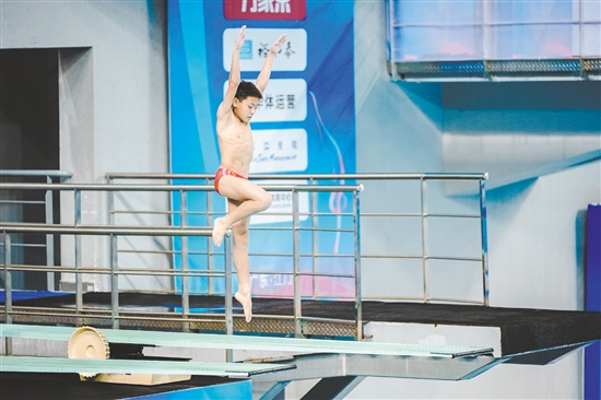 跳水小將在江門上演“水花消失術(shù)”。