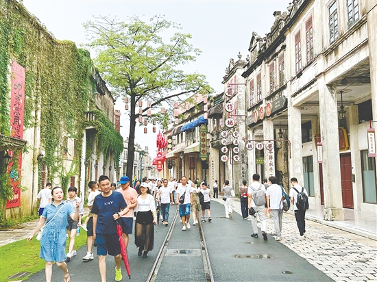 深中通道通車以來，我市旅游景區(qū)港澳游客增多。