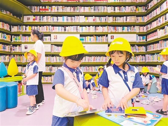 如今，“無負(fù)今日”書房遍布城鄉(xiāng)，成為江門的時(shí)尚閱讀空間。