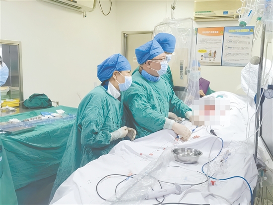 心血管內(nèi)科用技術(shù)創(chuàng)新與人文關(guān)懷托起“心”希望。