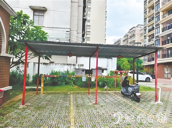 有了集中充電點(diǎn)，群眾停車更規(guī)范了。