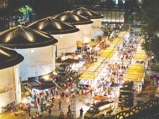 “七夕等圩”活動(dòng)走過七個(gè)年頭，從最初簡單的市集，成長為融合美食、文創(chuàng)、音樂、民俗體驗(yàn)的綜合性文化盛會(huì)。