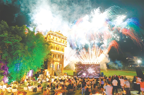 江門市“百千萬工程”文旅直播節(jié)啟動儀式暨全民短視頻攝影大賽頒獎(jiǎng)儀式在開平赤坎舉行。郭永樂