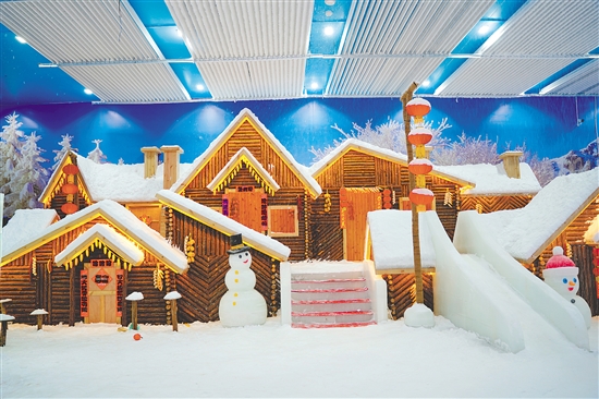 古勞水鄉(xiāng)冰雪大世界的雪鄉(xiāng)小屋溫馨可愛。