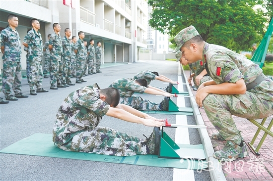 預(yù)定新兵接受役前教育。