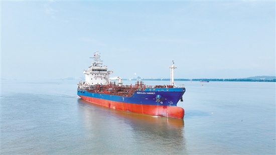 9月26日，7700載重噸油化船“HERCULES