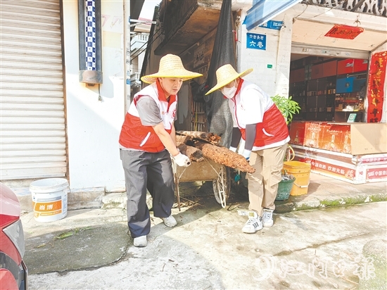 青年突擊隊(duì)在防疫一線顯擔(dān)當(dāng)。