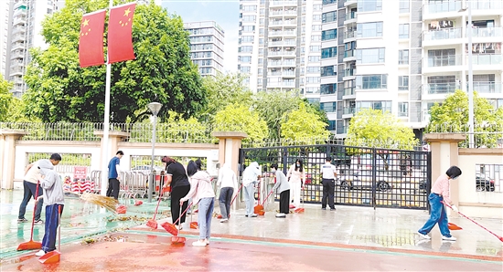 江海全民行動(dòng)，清理蚊蟲孳生地。