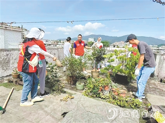 新會(huì)區(qū)政協(xié)委員主動(dòng)擔(dān)當(dāng)，積極參與愛(ài)國(guó)衛(wèi)生運(yùn)動(dòng)。