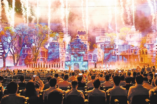 10月16日晚上，赤坎華僑古鎮(zhèn)火秀劇場上演精彩演出。郭永樂