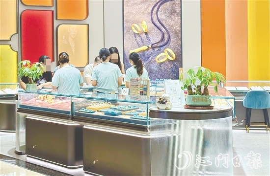 受金價上漲影響，國內(nèi)金飾克價繼續(xù)上調(diào)。