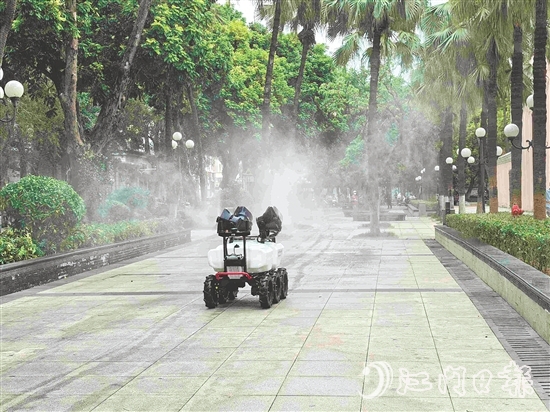 圭峰會(huì)城投放智能消殺設(shè)備，提高消殺效率。