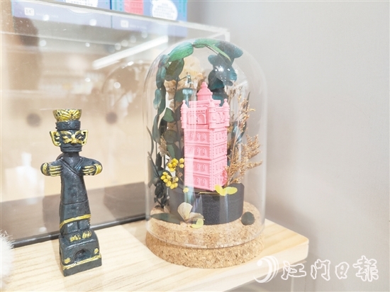 “光影存樓”U盤以碉樓為造型，奪人眼球。