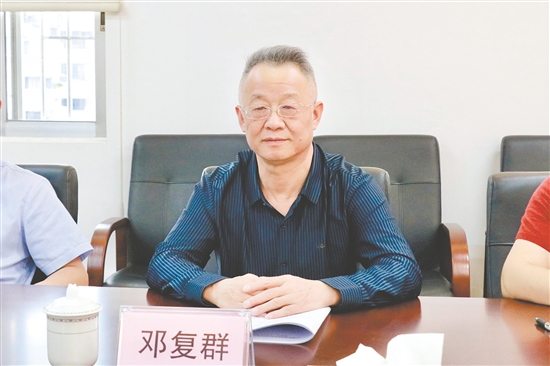 廣州華立學(xué)院江門校區(qū)馬克思主義學(xué)院副院長(zhǎng)、教授鄧復(fù)群