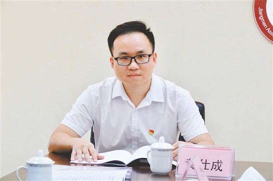 市委政研室社會(huì)發(fā)展研究科科長(zhǎng)黃仕成