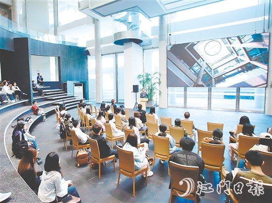 活動(dòng)期間，企業(yè)負(fù)責(zé)人現(xiàn)場(chǎng)分享企業(yè)發(fā)展的核心理念，有效激發(fā)大學(xué)生的創(chuàng)新思維與創(chuàng)業(yè)熱情。