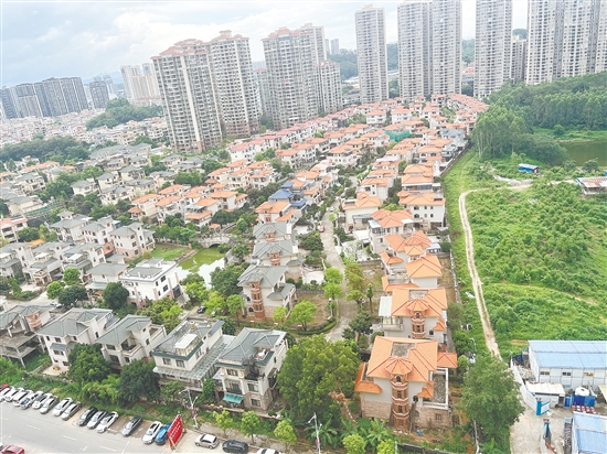 目前市區(qū)不少樓盤(pán)有二手別墅出售。