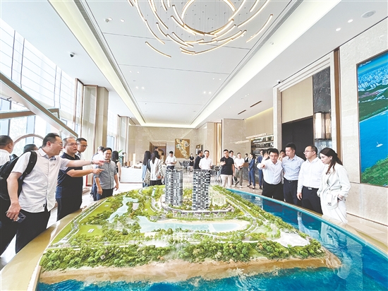 江發(fā)·天御灣的大平層產(chǎn)品吸引了不少消費(fèi)者。