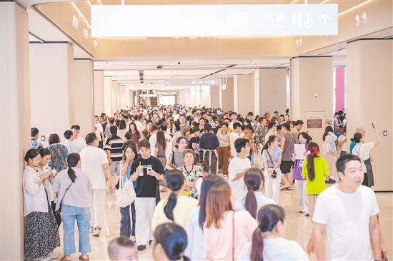 開業(yè)至今，江門利和廣場購物中心人氣旺。