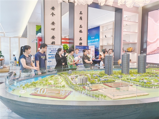 “雙節(jié)”期間，品質樓盤吸引消費者目光。