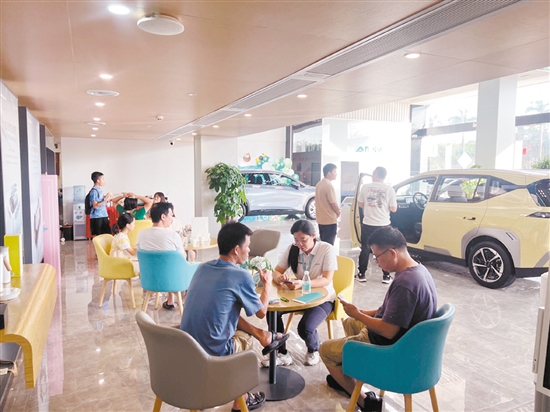 消費者在購車簽訂合同時要多留心。